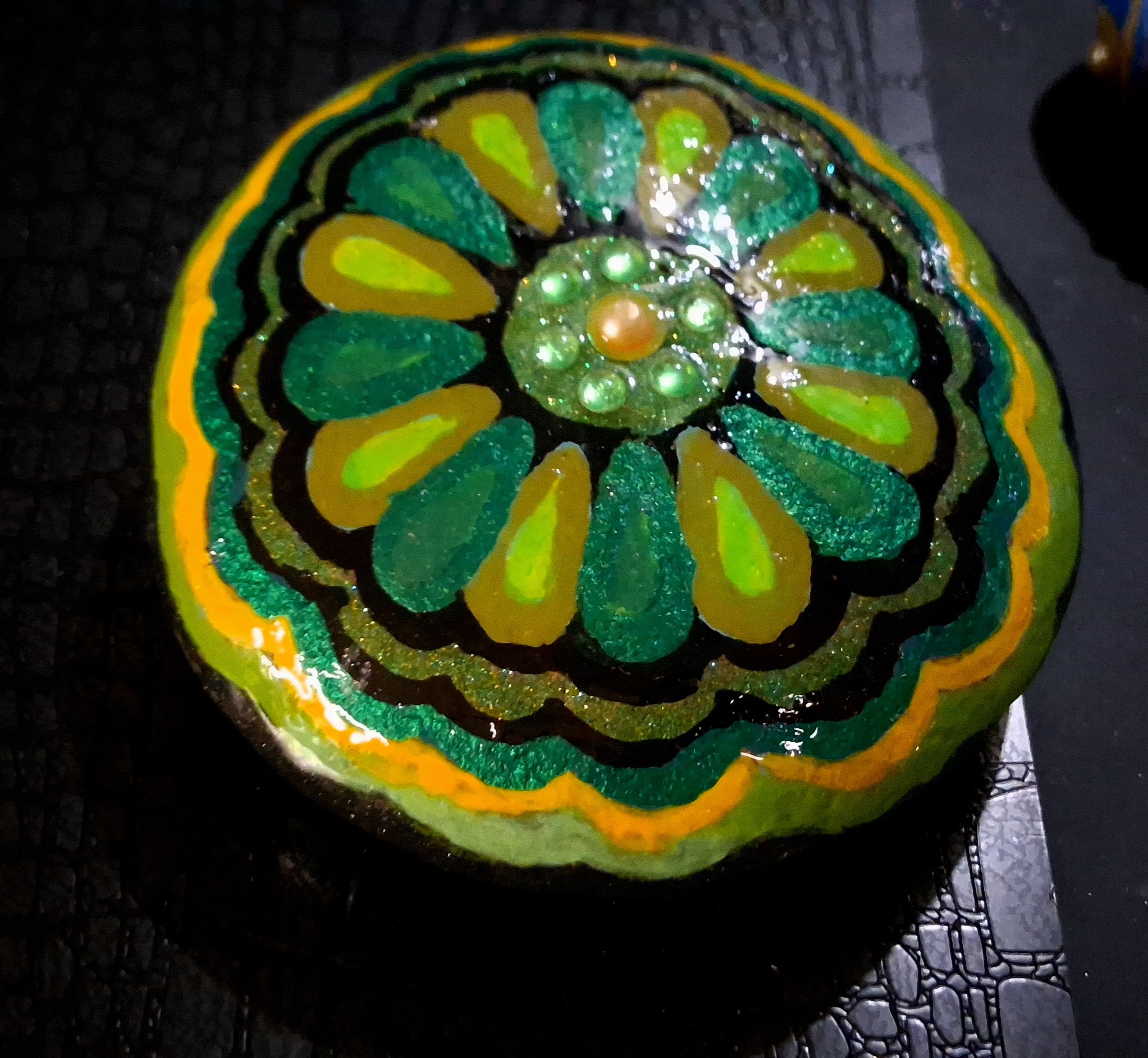 Wunderböse — acrylic on stone